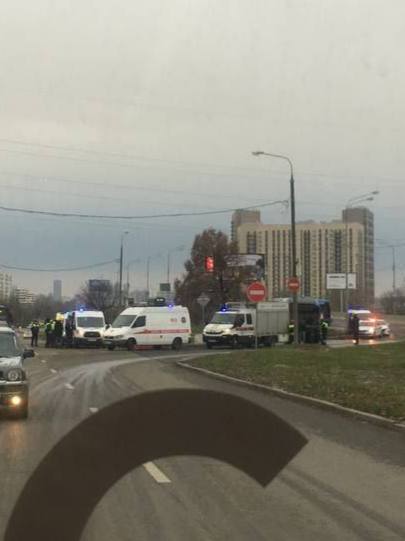 Водитель электробуса въехал в столб на Алтуфьевском шоссе   Пока известно о трех пострадавших.       Прислать новость   Купить рекламу