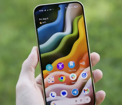 Google научит Android предупреждать о приложениях шпионах на смартфоне Компания Google готовит обновление защитной системы Live Threat Detection которая будет в реальном времени выявлять приложения шпионы на Android устройствах Функция появится в будущем в составе Play Protect а уже сейчас она тестируется на смартфонах серии Pixel