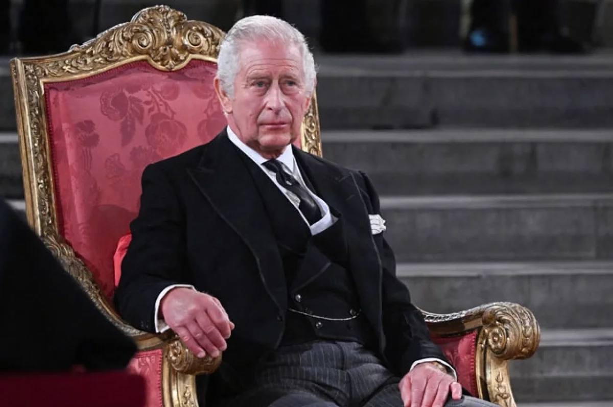 У короля Британии Карла III неизлечимая форма рака — Daily Telegraph Как сообщают источники, близкие к королевскому двору, болезнь монарха не поддается полному излечению, однако не является смертельной. 76-летний король, вероятнее всего, так и не сможет пожить в Букингемском дворце, реставрация которого завершится через три года, подчеркивается в статье. Фото: Reuters