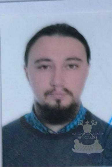 ‼ На Украине мобилизовали еще одного священника канонической УПЦ. Вчера в Почаеве, сразу после богослужения, ТЦК задержали настоятеля Свято-Троицкой общины с. Дружба протоиерея Владислава Батюка. Батюшку доставили в Кременецкий ТЦК, выписали боевую повестку на этот же день и не отпускают, сообщает Ровенская епархия УПЦ. Отец Владислав и его семья были переселенцами. По закону священнослужители не могут быть призваны в армию. Но геноцидники пользуются тем, что обжалование их действий - процесс длительный, а прохождение ВВК и оформление в боевую часть - оперативный. К тому же, за бусификацию "пророссийских попов" у них особые бонусные тарифы ПОДПИСАТЬСЯ Чат Бот Дзен