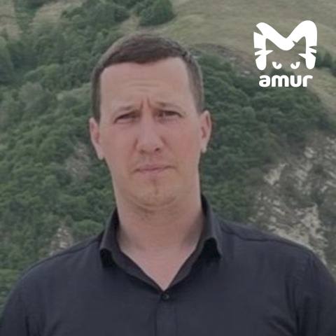 Бывший депутат связанный с убийством чемпиона мира Андрея Драчева возглавил заповедник в Хабаровском крае Юрий Ягодин на фото назначен директором национального парка Джугджурский в Аяно Майском районе Ранее он занимал кресло председателя городской думы Хабаровска Также в 2017 м засветился на месте убийства пауэрлифтера Андрея Драчева Тогда его друг Анар Аллахверанов забил спортсмена насмерть а сам Ягодин мешал разнять драку увёз убийцу и пытался отстирать его окровавленную одежду Уголовное дело против экс политика так и не возбудили   Подписывайся на Amur Mash