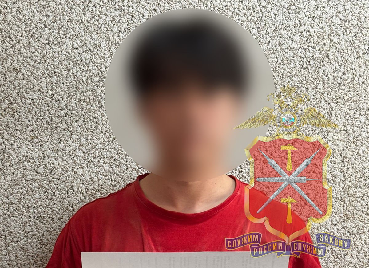 В Новомосковске оперативниками задержан подозреваемый в краже имущества из магазина В дежурную часть отдела МВД России по городу Новомосковску обратился 57-летний индивидуальный предприниматель. Он сообщил, что путем повреждения входной двери из торгового зала магазина, расположенного на улице Комсомольская была совершена кража предметов нижнего женского белья и денежных средств из сейфа. Ущерб от противоправного деяния составил 60 тысяч рублей. Сотрудниками экспертно-криминалистического отдела на месте преступления были обнаружены следы пальцев рук и с помощью дактилоскопической информационной системы был установлен 25-летний гражданин одного из государств-участников СНГ. Оперативниками уголовного розыска он был задержан и доставлен в территориальный отдел полиции для дальнейшего разбирательства. Злоумышленник признался в совершенном противоправном деянии и пояснил, что после конфликта со своей женой, находясь в нетрезвом состоянии, решил совершить кражу. В настоящее время по данному факту следователем отдела МВД России по городу Новомосковску возбуждено и расследуется уголовное дело по признакам преступления, предусмотренного частью 2 статьи 158 УК РФ «Кража». Подозреваемый задержан в порядке статьи 91 УПК РФ. #МВД #МВДРоссии #Полиция #ПолицияРоссии #Police #RussianPolice #Russia #ТульскаяПолиция