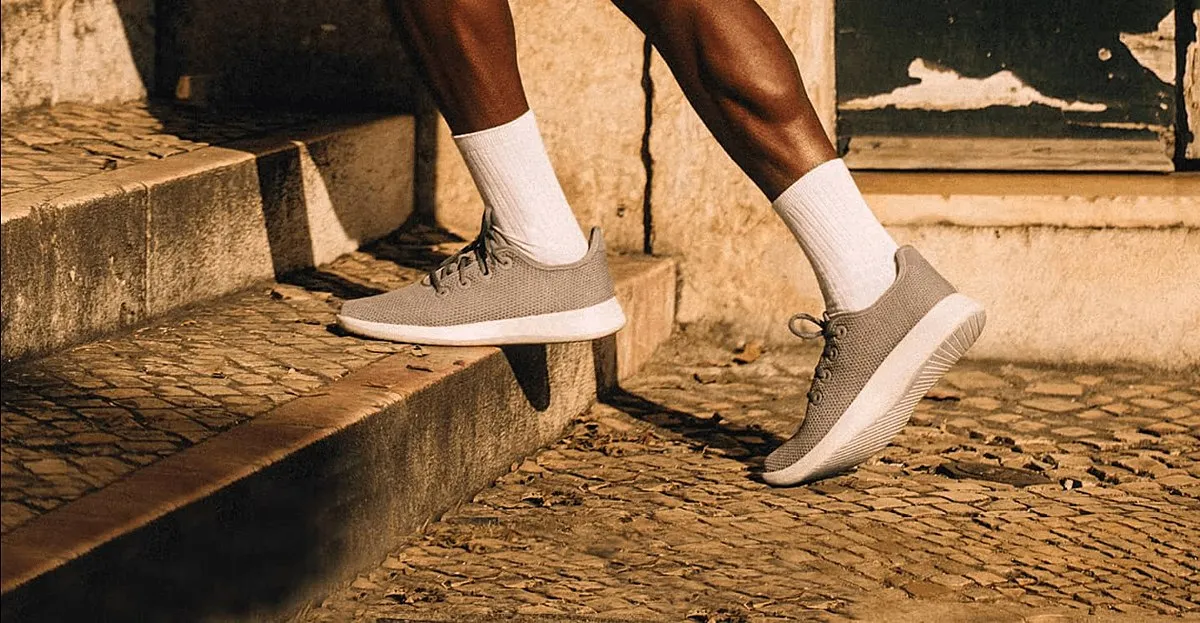 Акции производителя экообуви Allbirds взлетели более чем на 730 Компания объявила что займётся развитием облачной инфраструктуры для искусственного интеллекта Обувные активы и сам бренд продадут American Exchange Group всего за 39 млн хотя на пике компания стоила 4 млрд vc ru ai 2869875