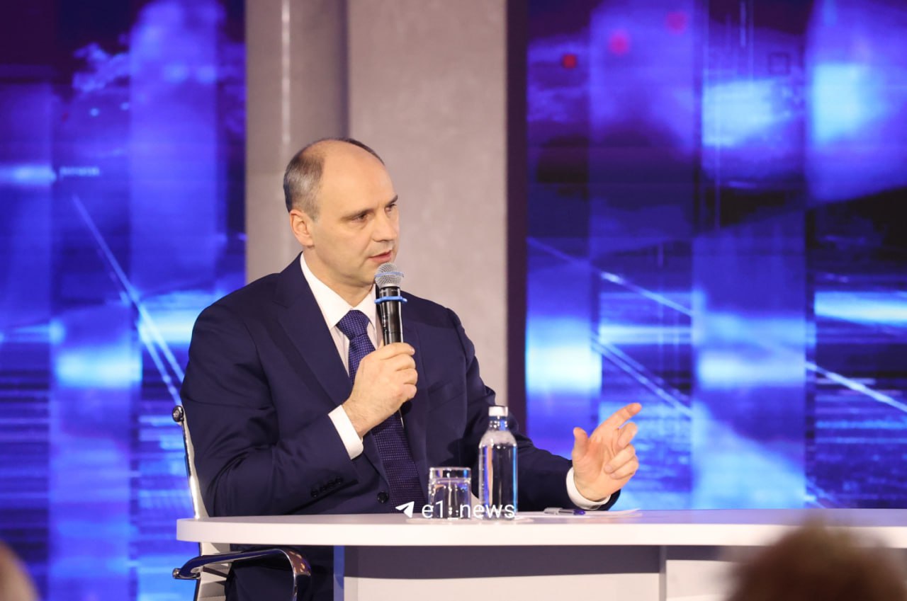 Ещё один острый вопрос безопасность дорог Денис Паслер 440 км дорог отремонтировано более 1500 дорожных знаков заменено На год план выполнен Е1