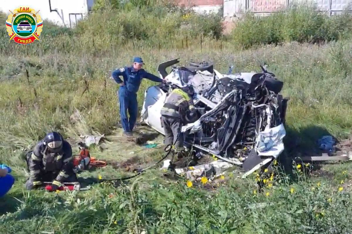 Водитель автомобиля Toyota Wish в Благовещенске погиб в столкновении с поездом ДТП произошло сегодня в первой половине дня на регулируемом железнодорожном переезде 103 км перегона Моховая Падь Благовещенск Водитель иномарки мужчина 1979 г р скончался от полученных травм На месте работают спасатели госавтоинспекторы и оперативники Обстоятельства происшествия устанавливаются ampravda
