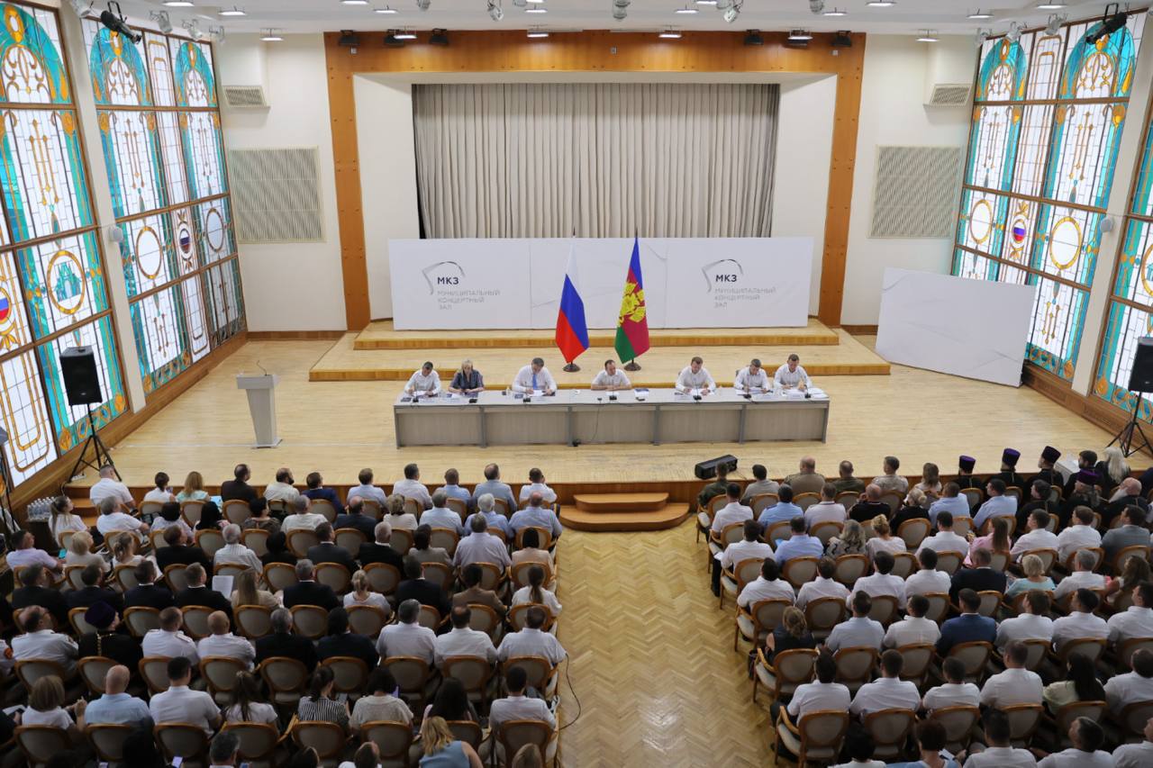 В Краснодаре укрепят берег Кубани в Юбилейном микрорайоне Такое поручение дал Вениамин Кондратьев. Работы пройдут от ул. Тургенева до Рождественского парка. Их стоимость оценивается в 10,9 млрд рублей. Проект получил положительное заключение госэкспертизы, но необходимы повторные инженерно-геологические изыскания и корректировки документации. — Как только данный проект пройдёт необходимые корректировки, нужно разделить его на этапы и начинать реализацию, — подытожил глава края. Быть в курсе Прислать новость