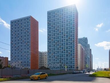 В августе число зарегистрированных ипотек в Москве снизилось на 20% по сравнению с июлем  В августе 2024 года Управление Росреестра по Москве зарегистрировало 9 539 договоров ипотечного жилищного кредитования на первичном и вторичном рынках недвижимости. Это на 32,8% меньше, чем в августе 2023 года  14 202 договора , и на 3% больше итогов августа 2022 года  9 261 договор . По сравнению с июлем текущего года число сделок снизилось на 20,2%.  Руководитель столичного Росреестра Игорь Майданов напомнил, что с 1 июля завершилась программа ипотеки с господдержкой на новостройки и изменились условия семейной ипотеки. Также закончился отложенный эффект по выданным кредитам, которые покупатели брали заранее.  Сейчас, с изменением условий жилищного кредитования, динамика заключения ипотечных сделок выходит на плато. Несмотря на существенный разрыв с рекордным 2023 годом, итоги августа сопоставимы с аналогичным месяцем 2022 года и соответствуют среднемесячному значению с января  9,9 тыс. сделок .