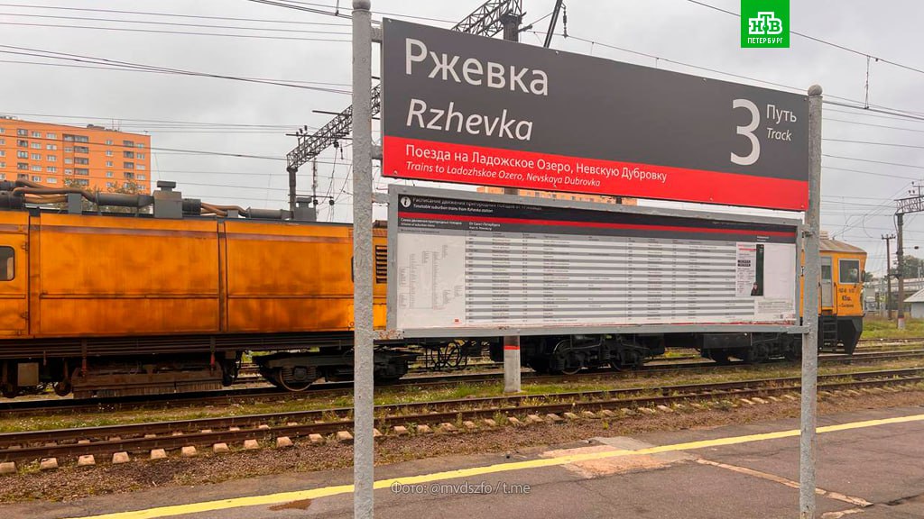 Электричка сбила подростка у станции Ржевка. Парень чудом выжил. Несчастный случай произошел в минувшие выходные. 15-летний мальчик шел вдоль путей в наушниках. Машинист пытался обратить его внимание, сигналил и даже применил экстренное торможение. Однако столкновения избежать не удалось. Пострадавший госпитализирован с тяжелыми травмами. -Петербург Буст канала