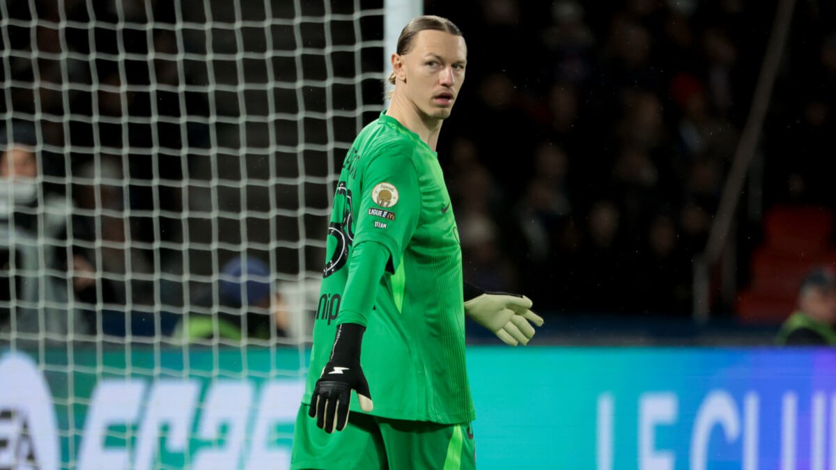 Матвей Сафонов вернулся к тренировкам в общей группе после перелома руки Об этом сообщает портал Foot001 Ближайший матч ПСЖ проведёт 28 января против Ньюкасла Как отмечает источник в старте выйдет Шевалье news matchtv Jean Catuffe Getty Images Sport