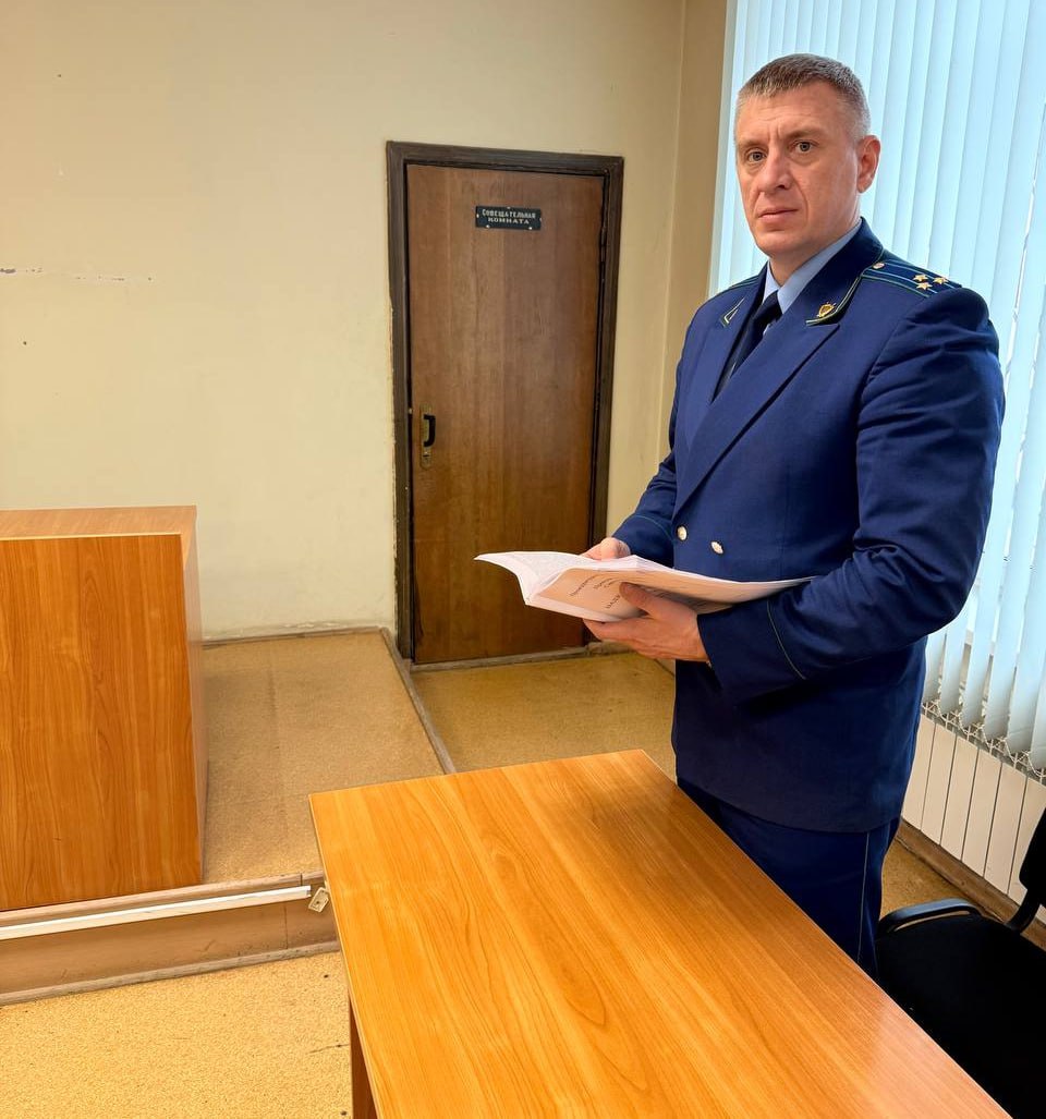 Прокуратура г Балаково в суде поддержала государственное обвинение по уголовному делу в отношении 59 летнего местного жителя        Он признан виновным по ч 3 ст 30 ч 4 ст 159 УК РФ покушение на мошенничество Установлено что в сентябре 2025 года мужчина познакомился с местным жителем от которого узнал что последний имеет намерение заключить контракт о прохождении военной службы Подсудимый сообщил приятелю что за вознаграждение в 1 5 млн рублей он может оказать содействие в прохождении службы в тыловых частях 30 сентября 2025 года при передаче денег подсудимый был задержан сотрудниками правоохранительных органов  Суд согласившись с позицией государственного обвинителя назначил виновному наказание в виде 1 года лишения свободы с отбыванием в исправительной колонии общего режима