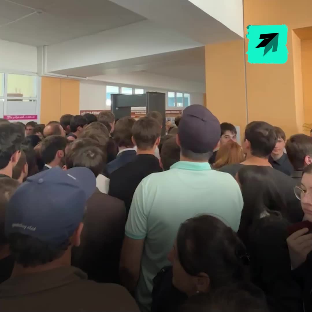 Выпускники Черкесска не смогли сдать ЕГЭ из-за проблем с металлодетекторами