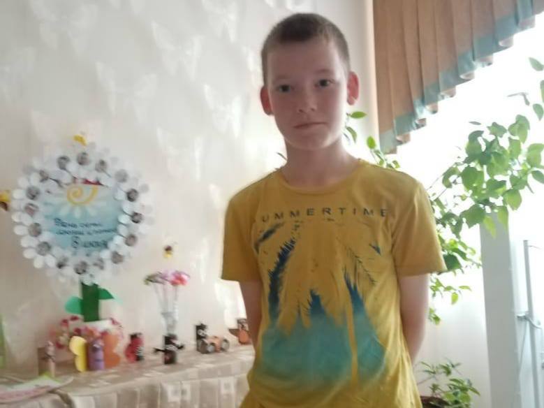 В Омске ищут 12 летнего подростка Сегодня утром Павел вышел из дома на 21 й Северной и до сих пор не вернулся Он был одет в серо черную куртку штаны синего цвета кроссовки серого цвета Всех кто знает где находится мальчик просят позвонить в полицию Новости Омска Подписаться
