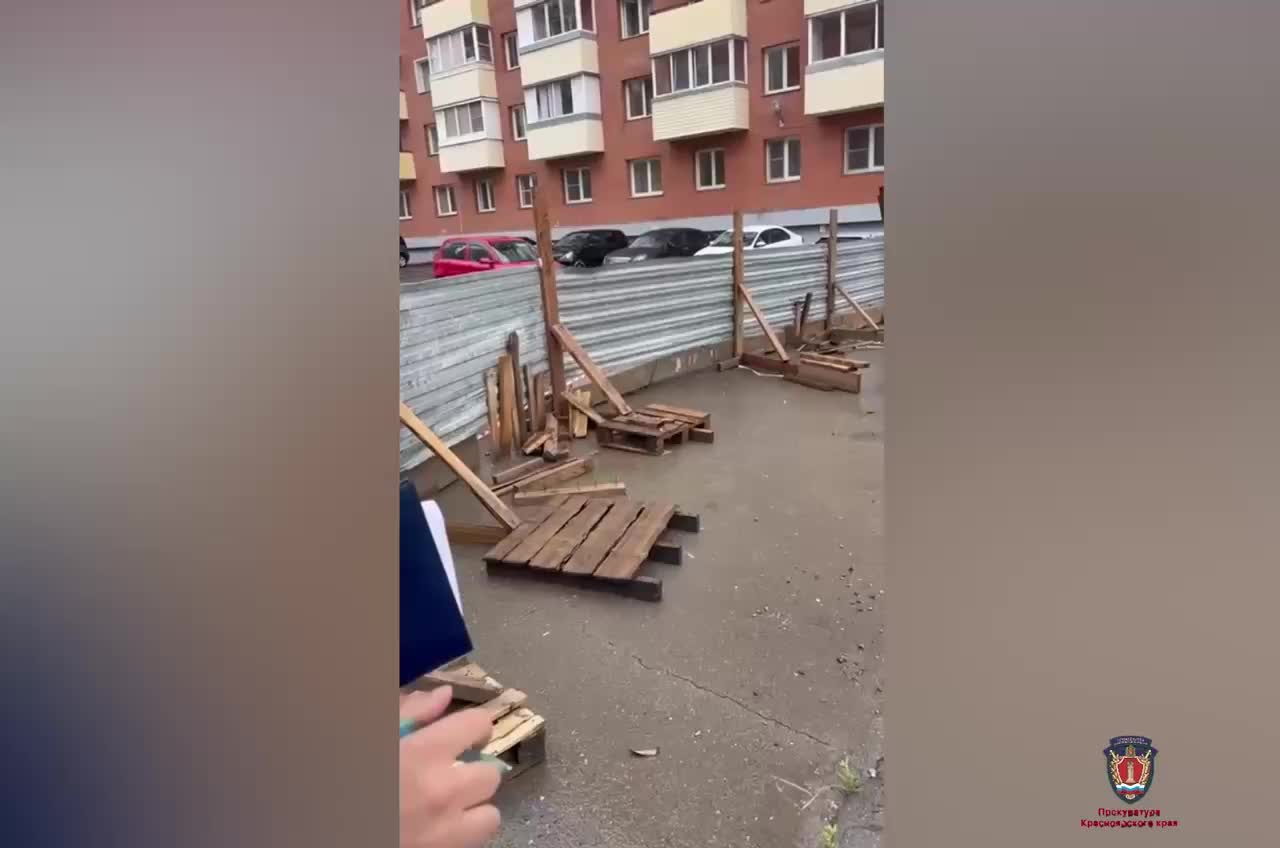 Обрушение аварийной подпорной стены в Красноярске
