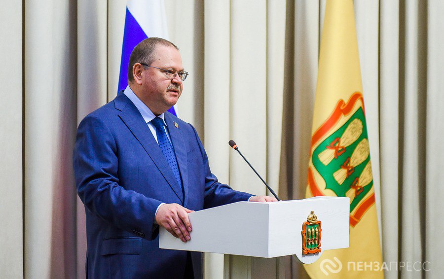 Губернатор Олег Мельниченко вошел в топ-30 глав регионов России по упоминаемости в СМИ  Губернатор Олег Мельниченко улучшил свои позиции в ежемесячном медиарейтинге глав российских регионов. Результаты исследований за июль опубликовала исследовательская компания «Медиалогия».  Олег Мельниченко занял шестое место по Приволжскому федеральному округу  плюс одна позиция за месяц  и 29-е в общероссийском рейтинге губернаторов  +8 строчек . Медиаиндекс Олега Мельниченко составил 48 508,4, а количество упоминаний в массмедиа — 10 625.  Корреспонденты информационного агентства «Пенза-Пресс» поинтересовались мнением экспертов о причинах улучшения позиций высшего должностного лица Пензенской области в медиарейтинге. Их комментарии приводим здесь.     #пенза #губернаторМельниченко #МельниченкоОВ #ОМельниченко #медиарейтинг