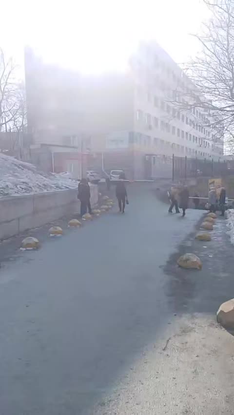 Эвакуация пациентов и работников поликлиники во Владивостоке из-за угрозы минирования