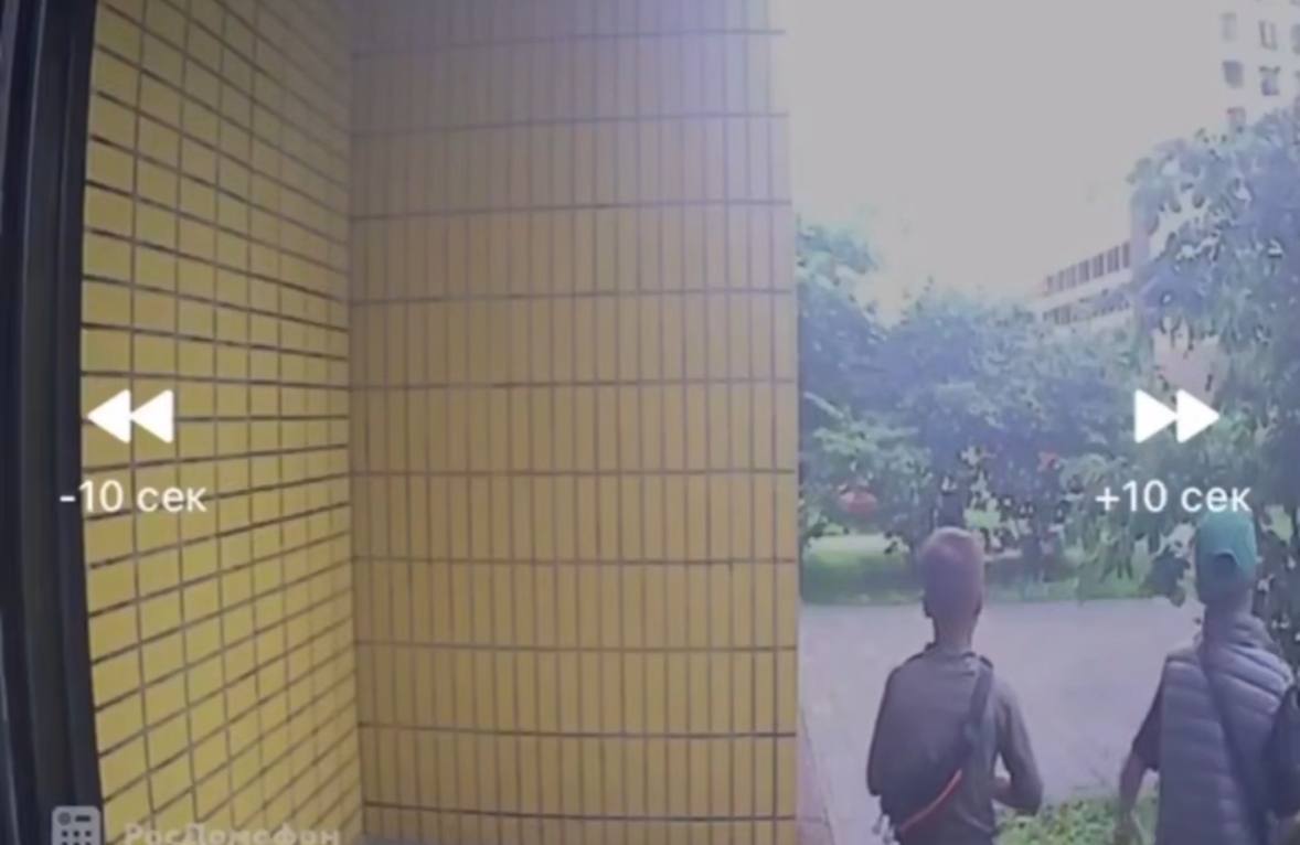 Девушка выпала из окна седьмого этажа в Мытищах. Видео ЧП/Москва 18+ По словам очевидцев, ей не было 18 лет. ЧП / Москва