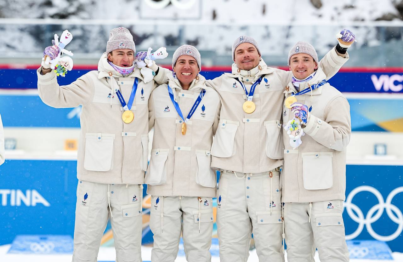 Французские биатлонисты впервые в истории выиграли мужскую эстафету на Олимпиаде Фабьен Клод Эмильен Жаклен Кентен Фийон Майе и Эрик Перро показали результат 1 час 19 минут 55 2 секунды Даже штрафной круг не помешал им опередить норвежцев серебро и шведов бронза Подписывайтесь на РИА Новости Спорт в MAX