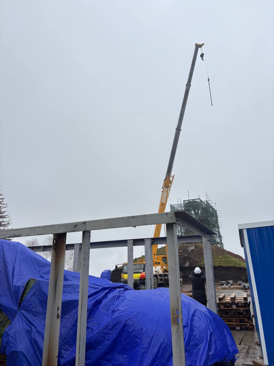 Памятник Салавату Юлаеву в Уфе вернут на место уже весной 2027 года Об этом заявил руководитель Башкультнаследия Салават Кулбахтин По его словам к апрелю 2027 года памятник будет смонтирован на прежнем месте После этого приступят к благоустройству площади Источник UTV Подпишитесь на ufa rb