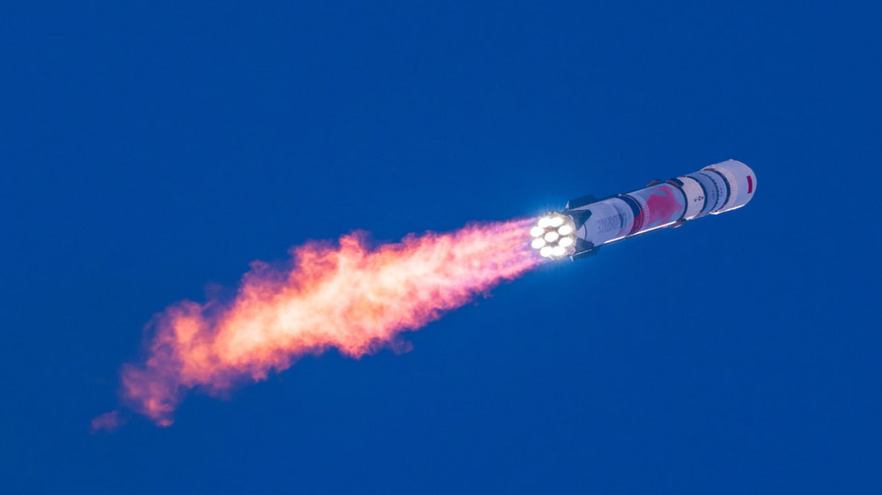 Что случилось с Чжуцюэ 3 разбор полетов Пуск частично многоразовой ракеты состоялся 3 декабря с космодрома Цзюцюань Чжуцюэ 3 успешно вывела на орбиту полезную нагрузку но первая ступень не смогла приземлиться Эксперт Pro Космоса Игорь Афанасьев разобрал устройство китайского аналога Falcon 9 и проанализировал первый полёт ракеты