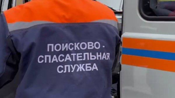 В Бурятии спасатели доставили врачам сорвавшегося со скалы туриста Мужчина серьёзно пострадал. Дальше его повезут в Тункинскую ЦРБ, это ещё 91км Подробности здесь