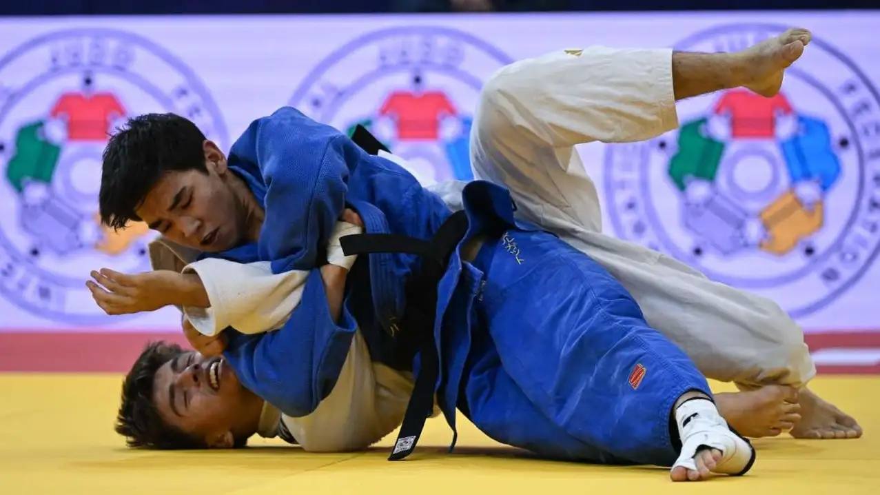 Какое место в медальном зачёте чемпионата Азии по дзюдо занял Казахстан а какое Узбекистан Увы но отрыв одного от другого просто гигантский В Джакарте подошёл к концу чемпионат Азии по дзюдо среди кадетов Лучшей молодёжной сборной участницей этого супертурнира стала золото 7 серебро 3 бронза 8 золото 3 серебро 2 бронза 2 золото 2 серебро 4 бронза 8 Если сравнивать нынешний результат нашей команды с прошлогодним то пусть прогресс и минимальный но он очевиден поскольку тогда в Мунгёне ребята выиграли одну золотую четыре серебряные и семь бронзовых медалей Это не позволило финишировать в тройку сильнейших Было четвёртое место t me SPORTARENAKZ
