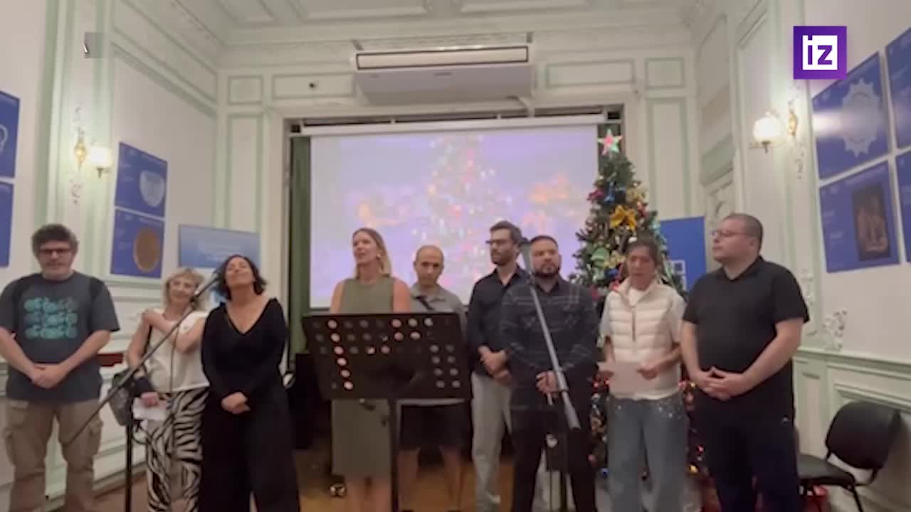 Международный новогодний флешмоб: 'В лесу родилась ёлочка' звучит по всему миру