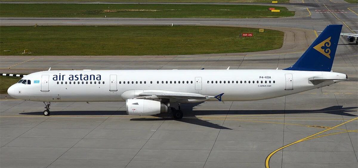 Летом Air Astana запустит авиарейсы из Казахстана на Кипр Со 2 июня 2026 года казахстанская авиакомпания Air Astana открывает прямые рейсы из столицы Казахстана в третий по величине город на Кипре Ларнаку Об этом сообщил Минтранс Полеты по маршруту Астана Ларнака авиаперевозчик будет выполнять в период по 5 сентября 2026 года дважды в неделю по вторникам и субботам Также с 4 июня 2026 года Air Astana запустит авиарейсы из южной столицы Казахстана в Ларнаку Полеты по маршруту Алматы Ларнака авиакомпания будет осуществлять в период по 6 сентября 2026 года два раза в неделю по четвергам и воскресеньям ℹ Air Astana один из крупнейших авиаперевозчиков Казахстана базируется в Алматы По состоянию на октябрь 2025 года парк воздушных судов авиакомпании насчитывал 62 самолета Читайте также Авиапарк Казахстана планируют увеличить на 8 за год Logistan info Логистика Авиаперевозки