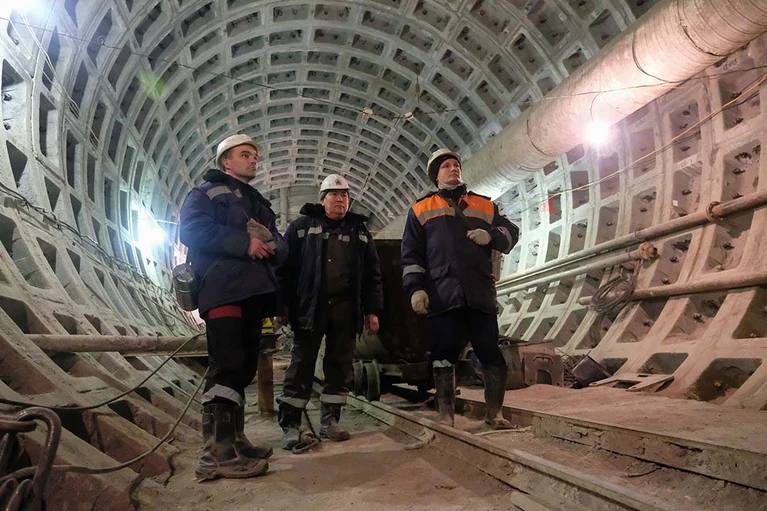 18,5 млрд рублей выделят на проектирование новых станций метро в Петербурге Средства направят на разработку проектной документации и рабочей документации для строительства наклонных ходов на станциях «Броневая», «Заставская», «Боровая» и «Каретная». Соответствующий тендер опубликован «Метростроем Северной столицы» на госзакупках. Заявки можно подать до 13 августа. Исполнителя выберут 21 августа. : Артём Килькин : СПб — отдай свой буст нам