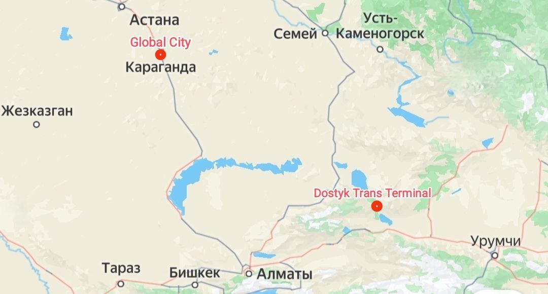 В Казахстане два логистических центра получили статус международных сухих портов Терминал Dostyk Trans Terminal и торгово логистический комплекс Global City добавили в перечень международных сухих портов в рамках соглашения ЭСКАТО ООН сообщил Минтранс Казахстана Такое решение приняли по итогам заседания рабочей группы по сухим портам Экономической и социальной комиссии ООН для Азии и Тихого океана ℹ Что известно об этих логистических объектах Dostyk Trans Terminal имеет общую площадь 7 гектаров мощность 320 тысяч TEU в год место для хранения до 2 тысяч TEU Расположен в 6 километрах к западу от межгосударственного стыкового пункта Достык Алашанькоу на границе Казахстана с Китаем Global City имеет площадь хранения 17 25 гектара грузовой терминал площадью 3 гектара мощность 1 8 млн тонн грузов в год Расположен в городе Караганде В центральной части Казахстана Читайте также В Узбекистане 24 логистических центра получили статус международных сухих портов Logistan info Логистика Экономика