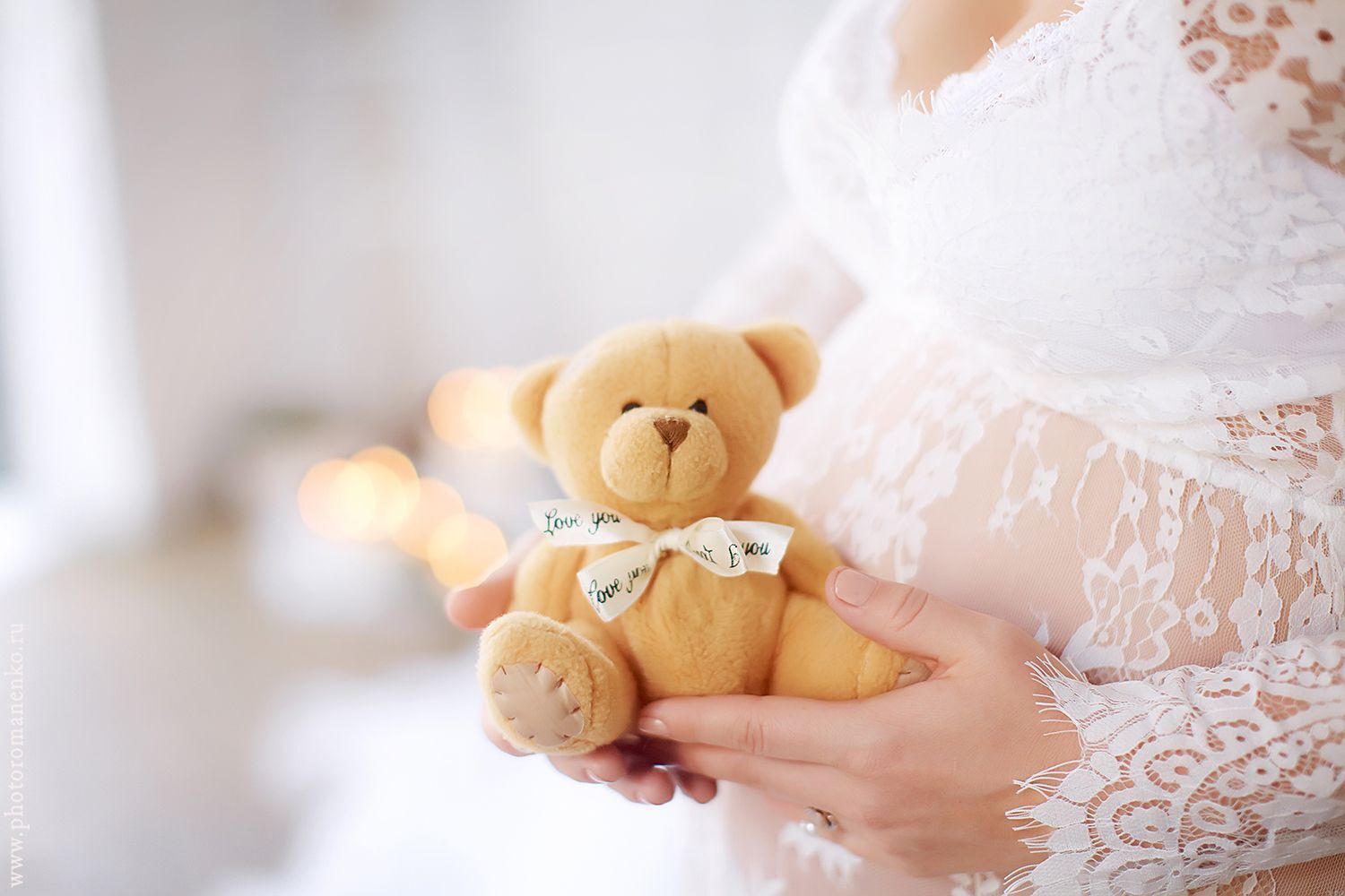 Около 700 беременных жительниц амурского севера в этом году прошли обследование в областной столице при поддержке государства Беременные женщины из отдаленных муниципалитетов региона Зеи и Тынды а также Тындинского Зейского Магдагачинского Сковородинского округов и Селемджинского района желающие пройти исследования и родить малыша в Благовещенске могут получить компенсацию стоимости проезда в областной центр и обратно В этом году на помощь семьям ожидающим пополнения в региональном бюджете предусмотрено более пяти миллионов рублей Документы на компенсацию стоимости проезда принимают в органах социальной защиты по месту жительства необходимы направление от врача и справка из перинатального центра о прохождении процедуры Размер одной выплаты составляет шесть тысяч рублей рассказали в министерстве социальной защиты области Подробнее clck ru 3QfRFN Фото Pinterest com