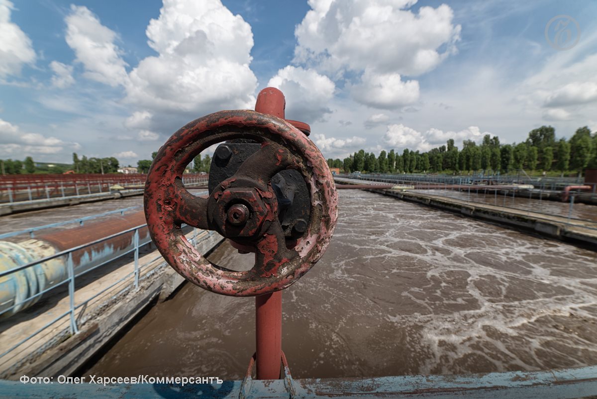 В Австрии разгорается очередной шпионский скандал Управление государственной безопасности и разведки Австрии DSN начало расследование в отношении предполагаемого российского агента именуемого Сергеем К Как предполагает контрразведка он пытался собирать информацию о компании VTA Austria GmbH занимающейся очисткой сточных вод Это стало уже вторым скандалом подобного рода за последние месяцы до этого в Вене заявили о раскрытии российского агента в нефтегазовом концерне OMV Тогда обвинения закончились взаимной высылкой дипломатов Подписывайтесь на Ъ Оставляйте бусты