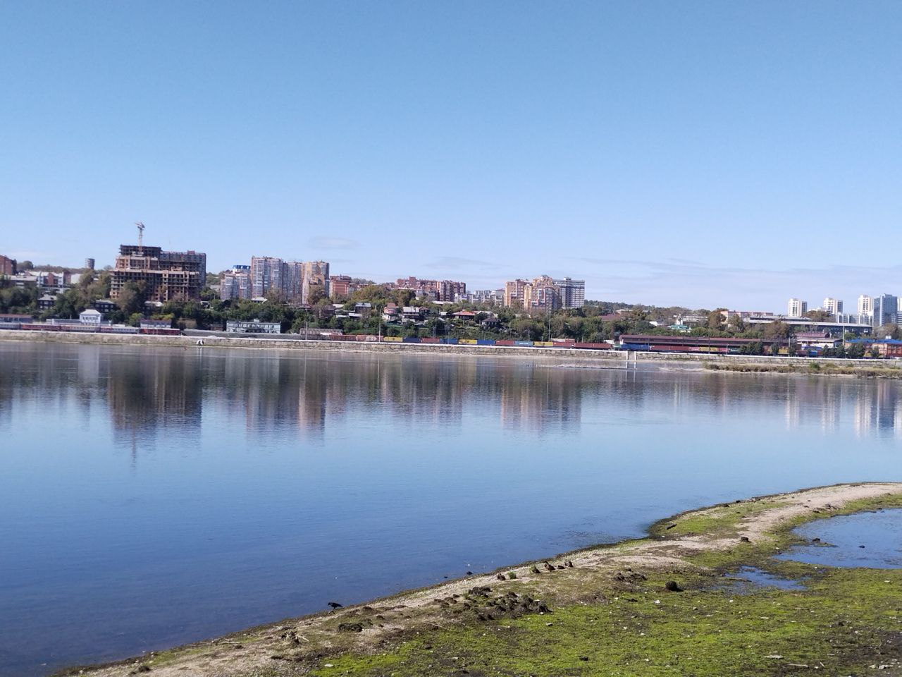 Сегодня на водохранилищах Иркутской области и озере Байкал открылась навигация для маломерных судов. Патрульными группами проводится разъяснительная профилактическая работа с судоводителями для предупреждения происшествий и правонарушений.
