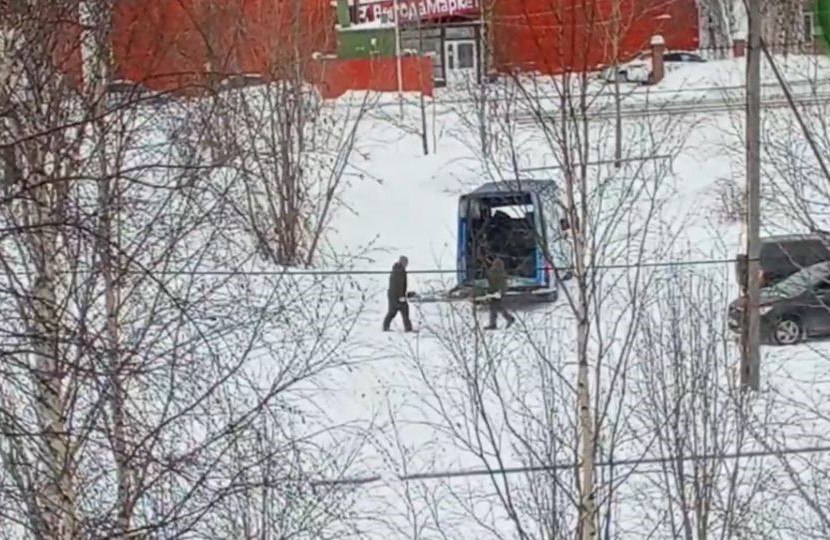 В городе Стрежевом 13 февраля возле школы №7, расположенной на улице Коммунальной, 1, обнаружено тело мужчины. Об этом со ссылкой на представителя Следственного комитета сообщил мэр города Виталий Дениченко.   Тело погибшего найдено на снегу. Его личность установлена, – он 1956 года рождения. Предположительно мужчина скончался от переохлаждения накануне ночью или утром. Проводится процессуальная проверка и судебно-медицинская экспертиза. Обстоятельства происшедшего устанавливаются.   Близких погибшего мужчины просят обратиться в Следственное управление регионального СКР.  #томск