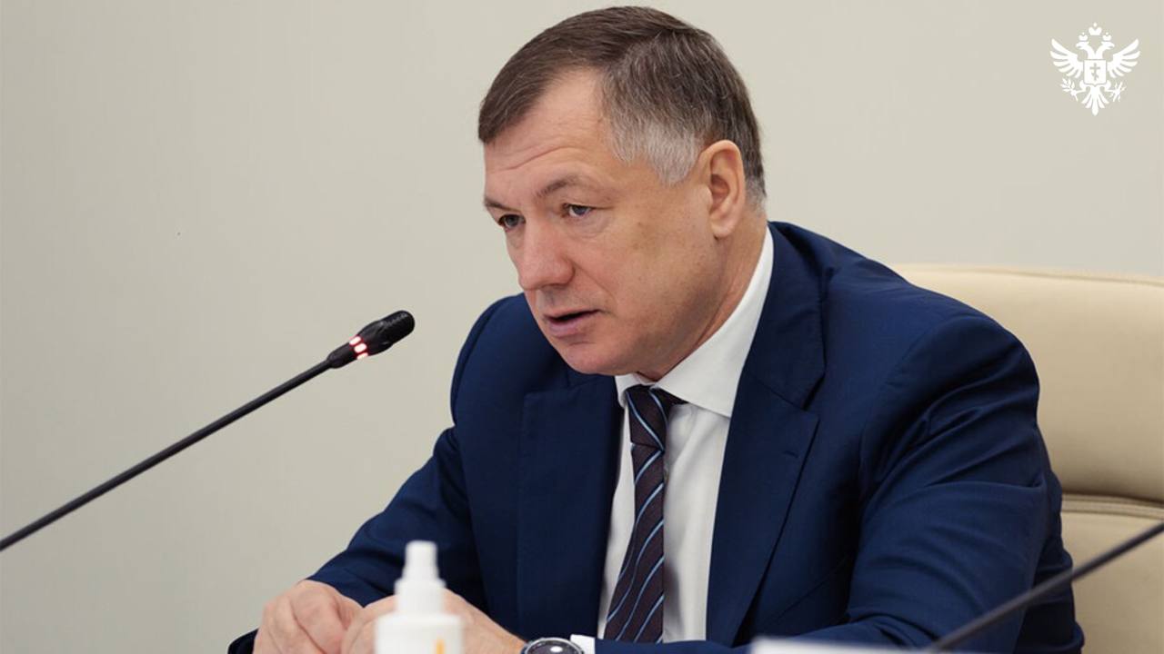 Все запланированные работы на 2025 год в Новороссии и Донбассе выполнены Вице премьер Российской Федерации Марат Хуснуллин заявил что Правительство РФ и власти исторических регионов полностью выполнили поставленные на текущий год задачи в сфере социально экономического развития По словам Марата Хуснуллина ключевые целевые показатели достигнуты В целом все поставленные задачи перед регионами перед правительством выполнены Мы провели финанзирование всех запланированных работ на уровне 99 Это хороший процент не во всех регионах мы можем такую финансовую дисциплину обеспечить отметил вице премьер   Хуснуллин также напомнил о масштабных итогах восстановительных работ за трёхлетний период Всего было восстановлено около 25 тысяч объектов и отремонтировано 7 2 тысячи километров дорожной сети Вице премьер отдельно выделил хорошие темпы работ как на федеральных так и на региональных трассах Сайт ВК ОК MAX Администрация Херсонская область VGA Kherson SALDO VGA