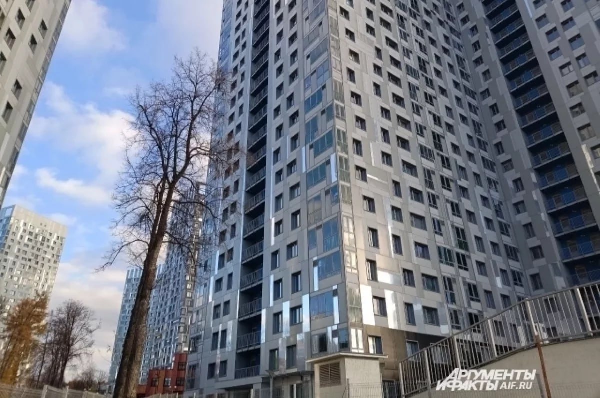 В донском регионе после отмены моратория стартовали стройки пяти ЖК В Ростовской области начали выдавать разрешения на строительство после завершения периода моратория Первые разрешения выданы на пять крупных жилых комплексов суммарная площадь которых составляет почти 1 5 миллиона квадратных метров В рамках этих проектов планируется возведение 84 многоквартирных домов Строительные работы будут развернуты в ключевых районах Ростова на Дону в районе старого аэропорта в Левенцовском жилом районе и вблизи Ростовского моря Кроме того один из жилых комплексов будет построен в городе Аксай рядом с торговым центром Мега Подпишись на AiFRostov Мы в MAX   max ru rostov aif ru