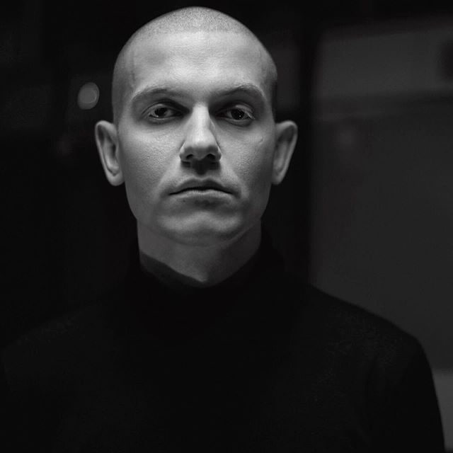 Умер солист группы Shortparis Ему было всего 39 лет Николаю Комягину стало плохо после тренировки по боксу сообщила телеведущая Ксения Собчак Фото Еще не Познер   на связи в TG MAX VK