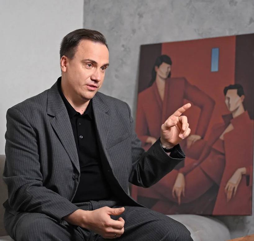 Melon Fashion Group управляющую одежными брендами Zarina Befree Love Republic Sela Idol после смены топ менеджмента ждет изменение корпоративной структуры Компания станет холдинговой структурой как в случае с такими международными ритейлерами как LVMH Kering или Inditex В своем первом интервью в должности гендиректора MFG Антон Летушев рассказал Ъ зачем компании понадобились такие серьезные изменения при возможном появлении на рынке сильных нишевых марок Антон Великжанин Коммерсантъ Подписывайтесь на Ъ Оставляйте бусты