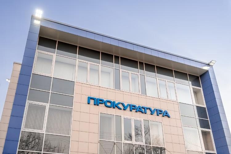 Депутата лишили мандата за систематические прогулы на Кубани Прокуратура Отрадненского района инициировала лишение полномочий местного депутата. Он более полугода не появлялся на заседаниях без уважительных причин. Надзорное ведомство провело проверку и подтвердило факты грубого нарушения обязанностей, после чего внесло представление о досрочном прекращении мандата. Муниципальные власти поддержали позицию прокуратуры, применив механизм отстранения депутата в соответствии с законодательством о местном самоуправлении. Таким образом, недобросовестный народный избранник официально лишился своего статуса, сообщает пресс-служба прокуратуры Краснодарского края. Отправить новость Подписаться