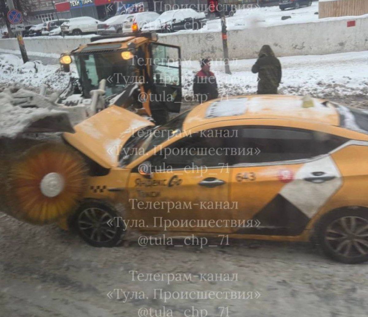 В Туле на Московском вокзале такси вцепилось в трактор для уборки снега   newstula ru fn 1782234 html В Туле вблизи Московского вокзала произошло ДТП с участием иномарки и снегоуборочной техники Подробности уточняются   Прислать новость Подписаться   Мы в MAX