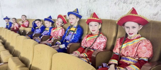 В Уссурийске подвели итоги регионального фестиваля-конкурса хореографического творчества "ДеТвоРа! " при поддержке Министерства культуры и архивного дела Приморского края. Свое мастерство показала танцевальные коллективы Детской школы искусств. Они получили высокую оценку жюри и были удостоены званий Лауреатов l, ll, lll степени, а также Дипломантов. Солистка хореографического ансамбля " Антре" Кира Маханова стала победительницей в номинации "Сольное исполнительство" и обладательницей специального приза конкурса. Поздравляем коллективы с победами и с удачным завершением творческого сезона