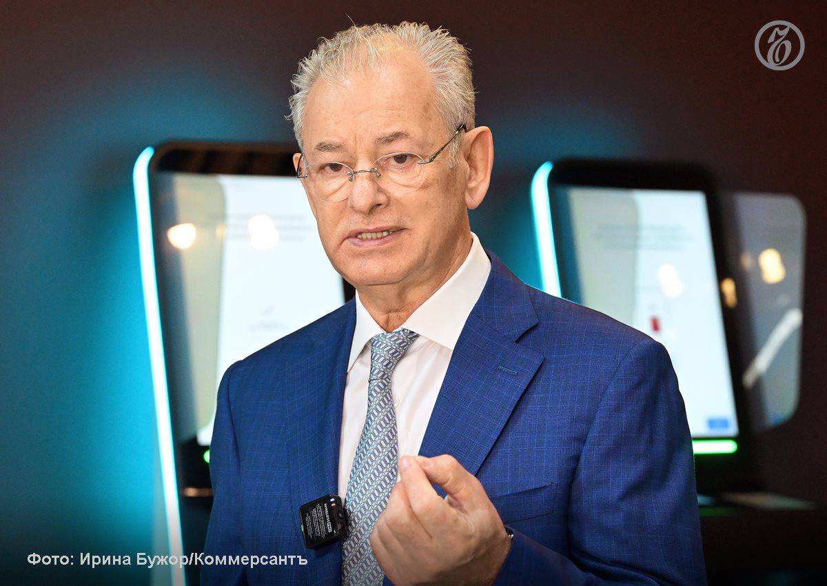 ЦИК утвердил бюджет на 2026 год В документе заложено более 31 млрд руб из которых более 23 млрд руб предполагается потратить на выборы депутатов Госдумы Их распределением ЦИК займется в особом порядке после того как будут официально объявлены выборы поэтому из предусмотренных средств распределено лишь 8 млрд руб 4 млрд руб на обеспечение деятельности Федерального центра информатизации и функционирования ГАС Выборы 1 5 млрд руб на обеспечение деятельности избиркомов субъектов страны 1 3 млрд руб на развитие ГАС Выборы в рамках проекта Цифровое государственное управление 1 млрд руб на обеспечение деятельности ЦИКа 93 9 млн руб на обучение организаторов выборов повышение правовой культуры избирателей и обеспечение деятельности Российского центра обучения избирательным технологиям при ЦИКе Подписывайтесь на Ъ в Telegram в MAX Оставляйте бусты