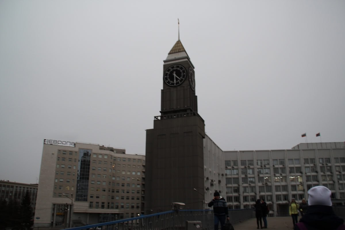 Власти города утвердили масштабный план подготовки к 400 летию Красноярска который отметят в 2028 году На ремонт дорог фасадов и реставрацию 50 исторических памятников направят свыше 200 миллиардов рублей Ключевыми проектами станут обновление Театра оперы и балета строительство Суриков центра и Площади Первых Инвесторы дополнительно вложат в развитие города около 14 миллиардов рублей Подробнее на Бабре красноярск kras 24