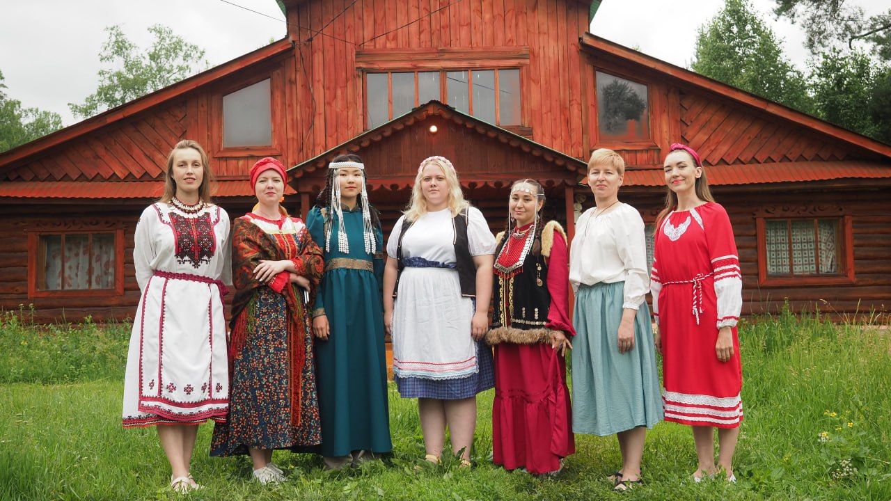 Всероссийский проект Языковая арт резиденция Музыка слова объявляет конкурс для молодых поэтов и писателей создающих литературу на языках народов России Заявки принимаются по 20 февраля Участвовать могут авторы от 18 до 35 лет К анкете необходимо приложить своё литературное творчество на родном языке с переводом на русский Заявки пройдут экспертную оценку а кандидаты прослушивание на онлайн марафоне Что ждет победителей 10 победителей в июне 2026 года отправятся в творческую поездку по Алтаю Горно Алтайск и Барнаул Мастер классы от опытных алтайских литераторов и музыкантов Участие в творческих лабораториях по разработке программ продвижения своего творчества Создание профессиональных видеоклипов на ваши литературные произведения Публикация в общем сборнике который будет представлен в Москве в ноябре 2026 года Проект реализуется при поддержке Президентского фонда культурных инициатив Подробности читайте здесь Подписывайся на Культурную волну в MAX