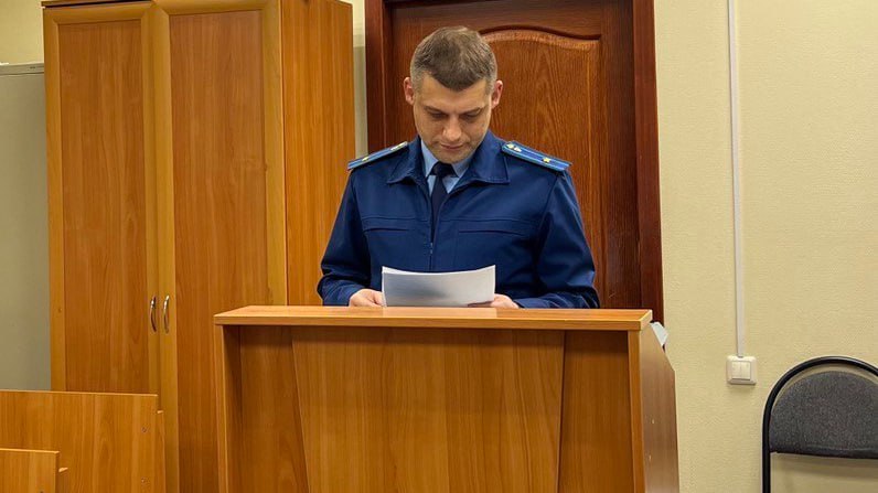 Прокуратура Кировского района Саратова провела проверку соблюдения жилищного законодательства фондом капитального ремонта Саратовской области. В ходе проверки по обращению ветерана труда установлен факт залива его жилого помещения в связи с проведением капитального ремонта крыши ненадлежащего качества. По результатам надзорных мероприятий в суд направлено исковое заявление о взыскании материального ущерба в размере 40 тыс. рублей в пользу гражданина, которое рассмотрено и удовлетворено. Исполнение решения суда находится на контроле прокуратуры.