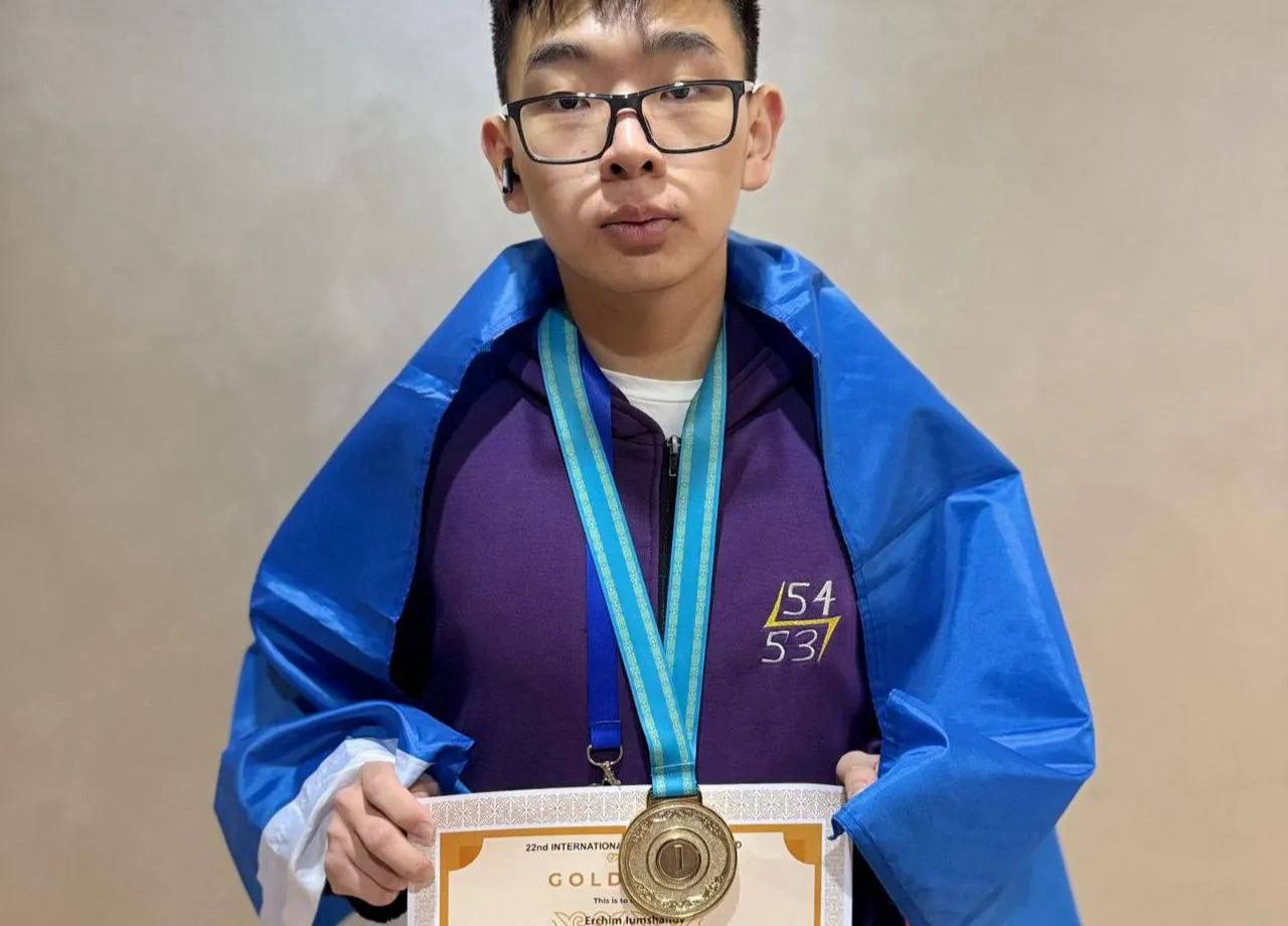 Школьник из Якутии стал победителем Международной олимпиады по математике Ученик 11 класса Республиканского лицея интерната Эрчим Юмшанов стал обладателем золотой медали на XXII Международной Жаутыковской олимпиаде по математике   Международная Жаутыковская олимпиада проходила с 10 по 15 января 2026 года в городе Алматы Республика Казахстан ulusmedia Читайте нас в MAX