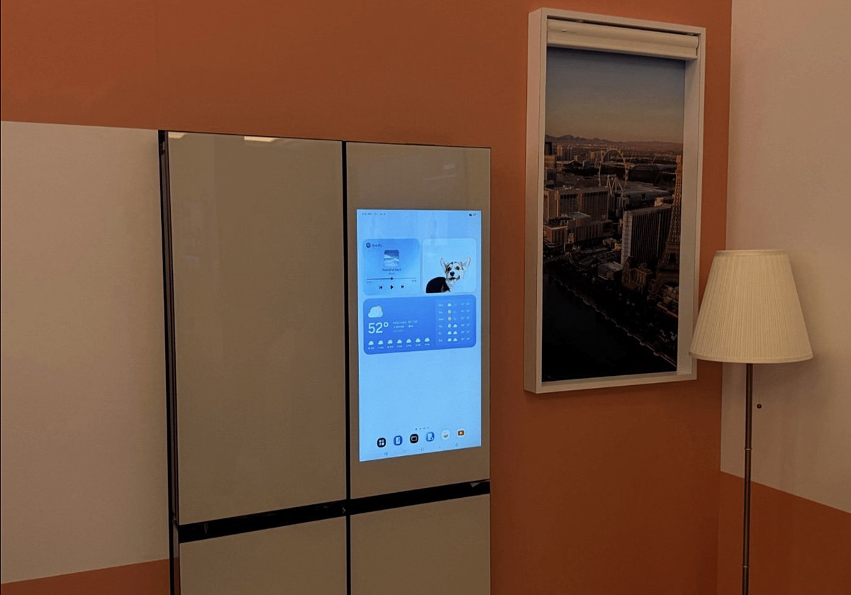 Samsung выпустила обновление для своих холодильников Family Hub которая позволяет отключить рекламу на экране устройства Её начали показывать в сентябре 2025 года пользователям в США Компания называла это пилотной программой vc ru tech 2623356