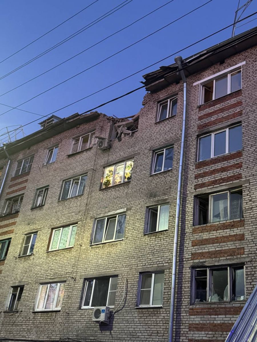 В Туле перекрыли участок улицы Кутузова от ул. Рихарда Зорге до Загородного проезда из-за БПЛА Напомним, в результате происшествия никто из жителей областного центра не пострадал. На месте падения обломков работают экстренные и оперативные службы региона. Ситуация находится под контролем тульских властей. ↗ Прислать новость Подписаться