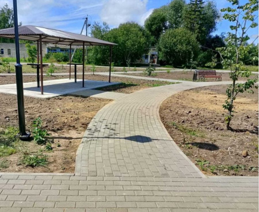 В селе Спасское-Лутовиново Мценского района благоустроен парк семейного отдыха  Работа осуществлена в рамках региональной государственной программы Орловской области «Комплексное развитие сельских территорий Орловской области».