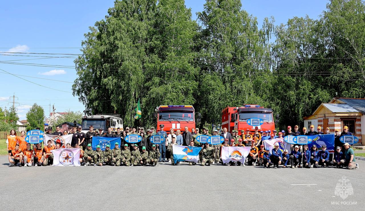 В Тюмени стартовали областные соревнования «Школа безопасности»  С 06 по 08 июня в Тюмени проходят областные соревнования «Школа безопасности» на Кубок Героя России Владимира Ильича Шарпатова.   Двенадцать команд из десяти муниципальных образований Тюменской области традиционно принял региональный центр допризывной подготовки и патриотического воспитания "Аванпост". Всего в соревнованиях участвуют 120 человек, в двух возрастных категориях.    Состязания начались с торжественного построения и поднятия государственного флага. К юным спасателям с приветственным словом обратился начальник Управления гражданской обороны и защиты населения Главного управления МЧС России по Тюменской области Иван Охременко.   В первый день соревнований ребята преодолели кросс в один километр, выявили лучших в комплексной силовой подготовке, "бесконечном подъёме" при помощи веревки и страховки, а так же показали свои творческие способности в приветственных визитках.     Программа соревнований рассчитана на 3 дня. Впереди ребят ждут испытания по пожарной подготовке, ориентированию на местности, преодолению полосы препятствий, спасение на воде и многое другое.