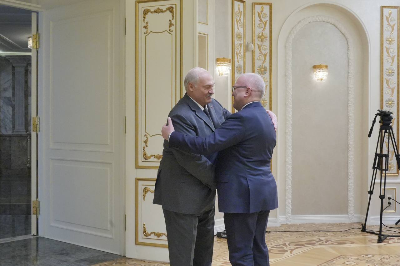 Кировская область и Беларусь намерены запустить совместные проекты в сельском хозяйстве и промышленности сообщил губернатор Александр Соколов по итогам встречи с Александром Лукашенко в Минске